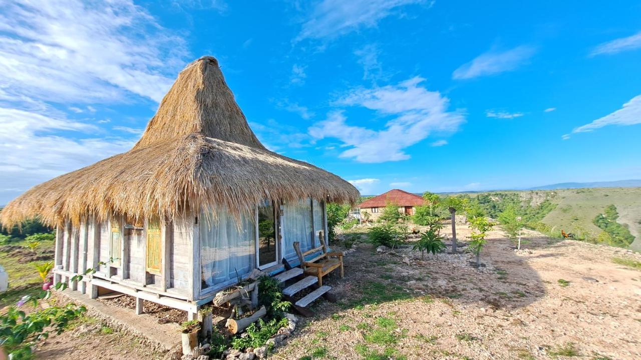 Hars Garden Sumba Hotell Waingapu Exteriör bild